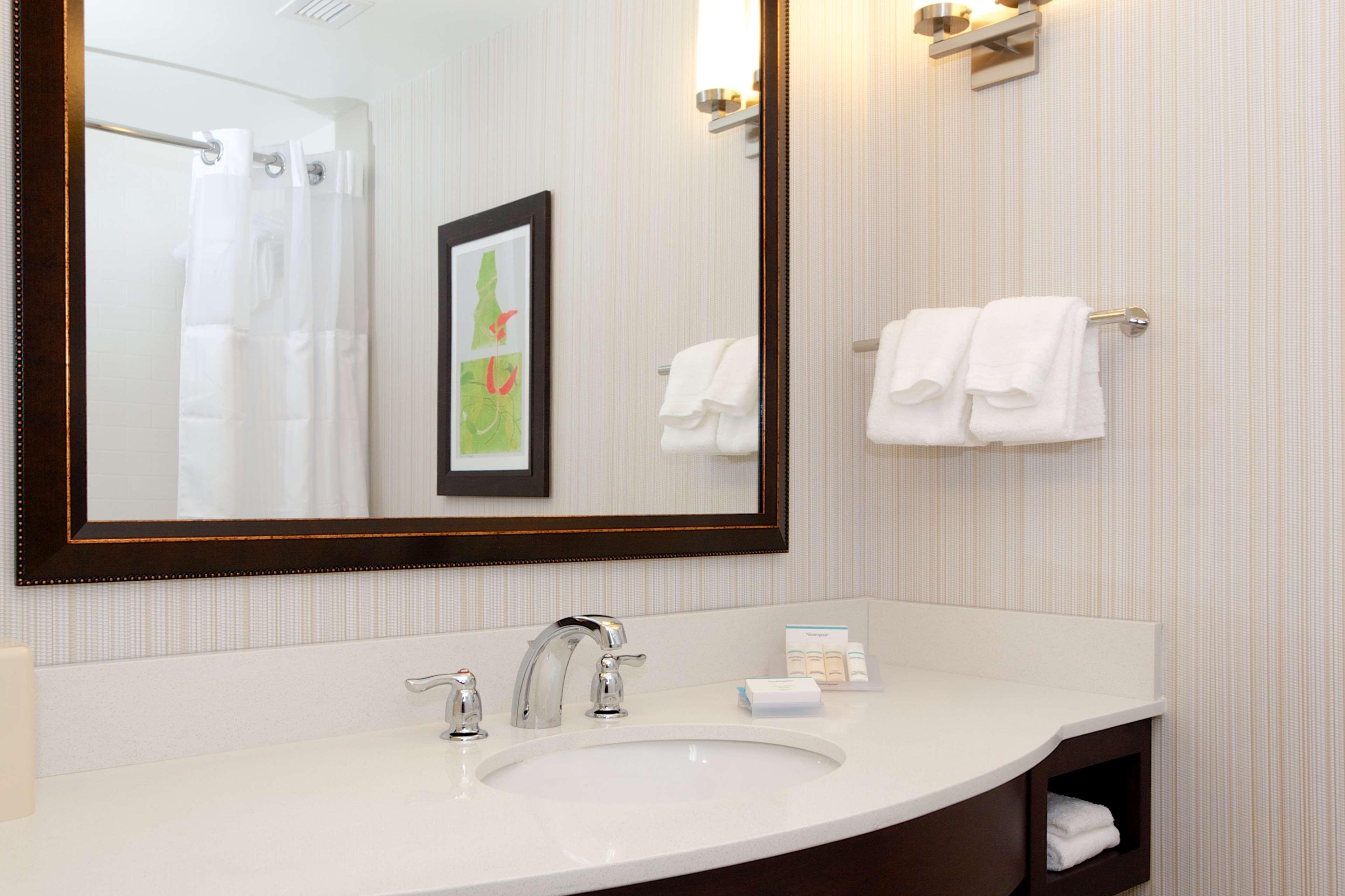 Hilton Garden Inn Burlington Downtown Kültér fotó
